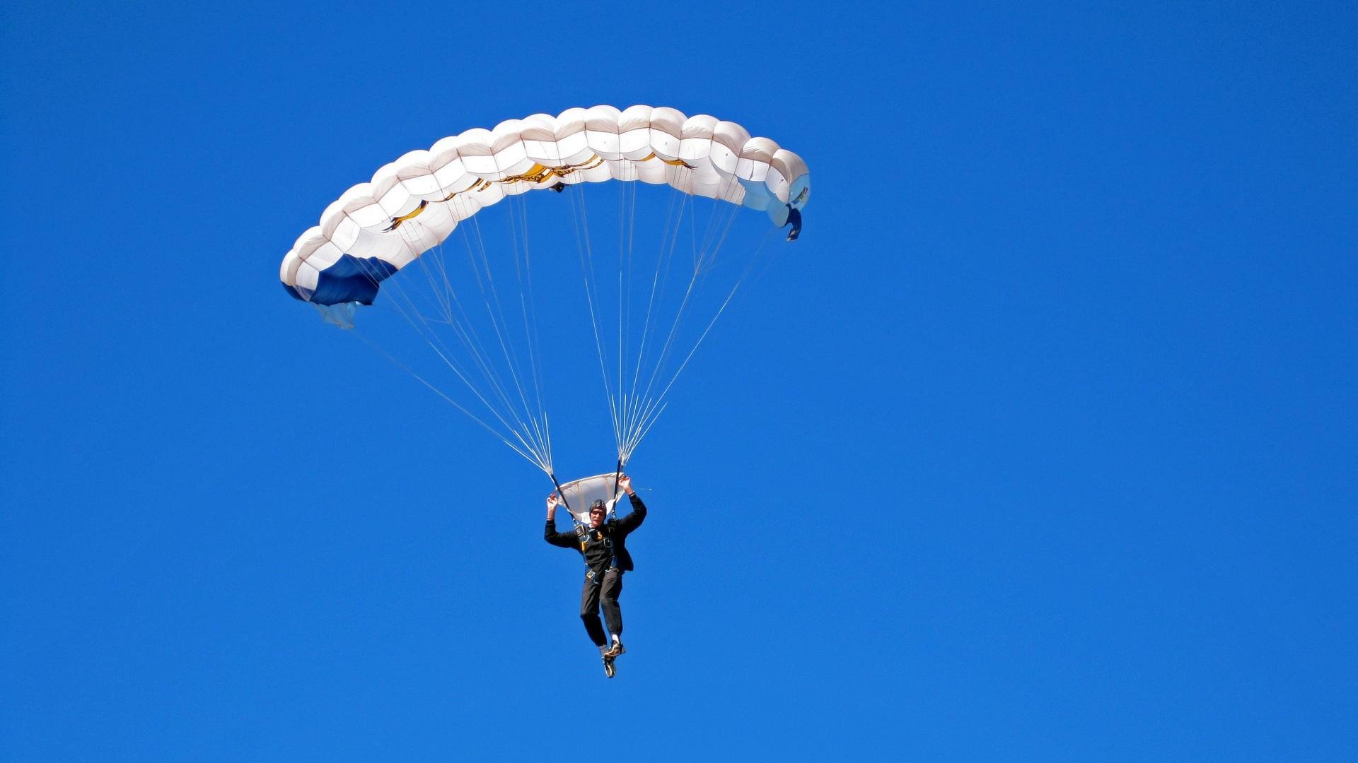 球员留洋计划受关注中国篮球走出去的第一步，中国球员留洋第一人